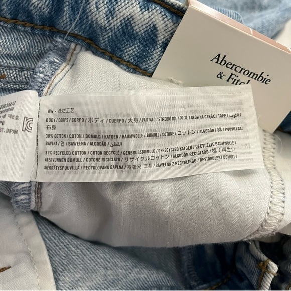 ABERCROMBIE & FITCH The Loose High Rise Jeans with Pleats - Picture 10 of 11